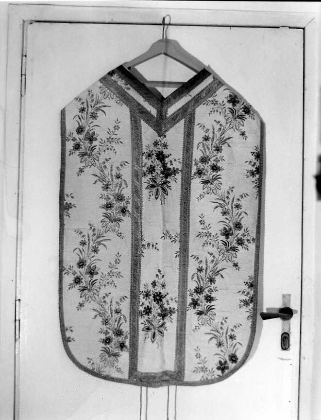 motivi decorativi floreali (pianeta) - manifattura campana (sec. XIX)