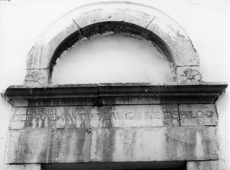 architrave di portale - bottega campana (sec. XVII)