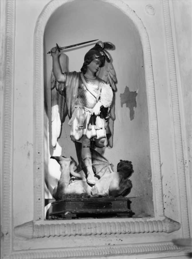 San Michele Arcangelo combatte Satana (statua) - bottega campana (sec. XVIII)