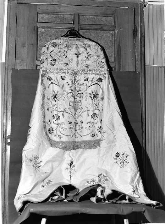 piviale - manifattura campana (seconda metà sec. XIX)