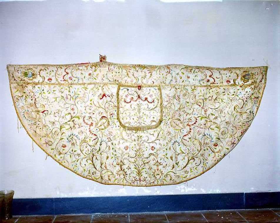 piviale - manifattura campana (seconda metà sec. XIX)