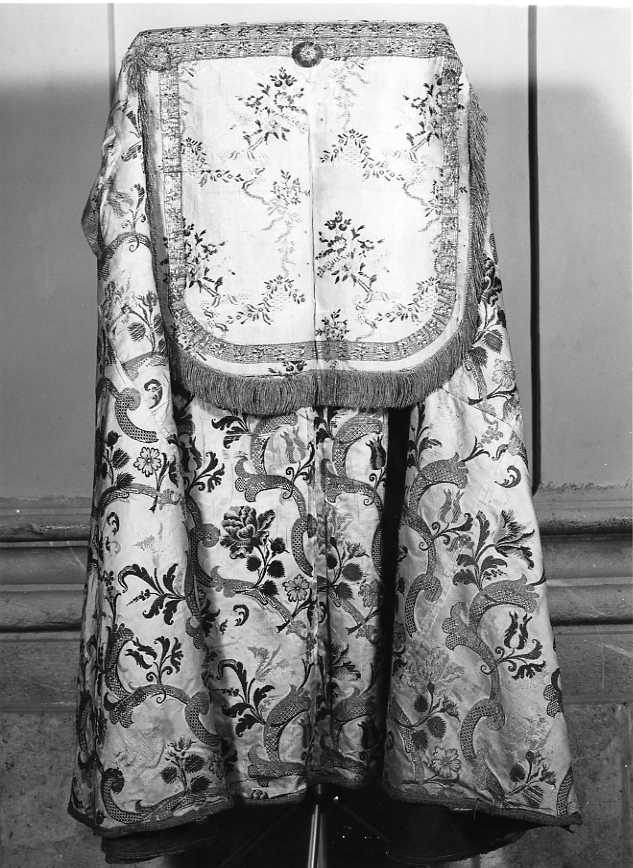 piviale - manifattura campana (sec. XVIII)