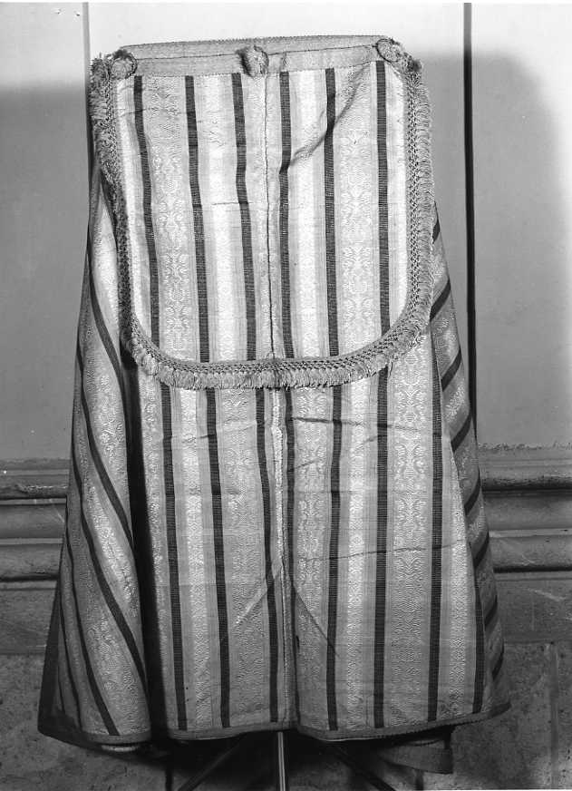 piviale - manifattura campana (sec. XVIII)