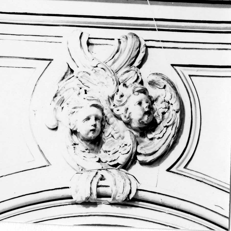cherubini (decorazione plastico-architettonica, coppia) di Vaccaro Lorenzo (attribuito) (sec. XVII)