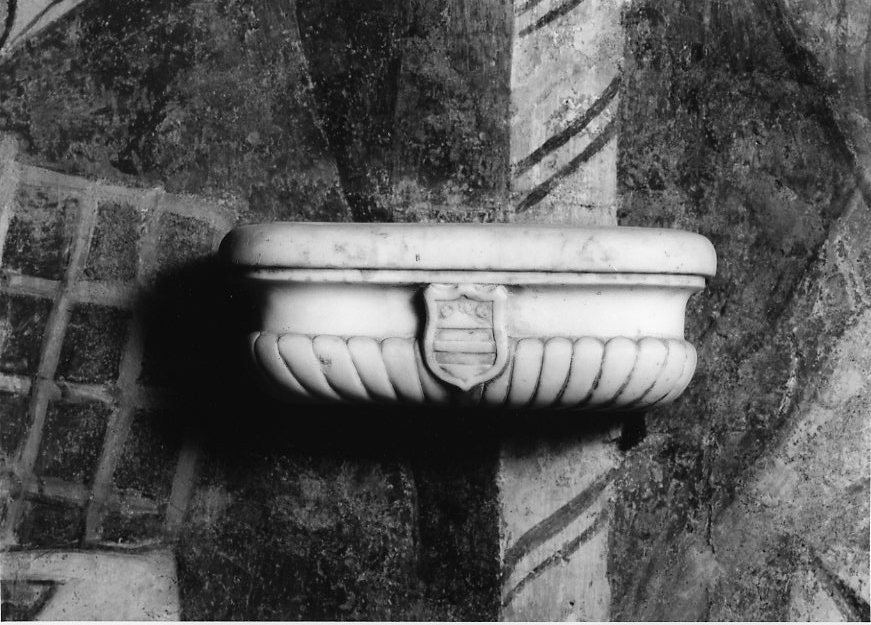 acquasantiera da parete - bottega campana (sec. XVI)