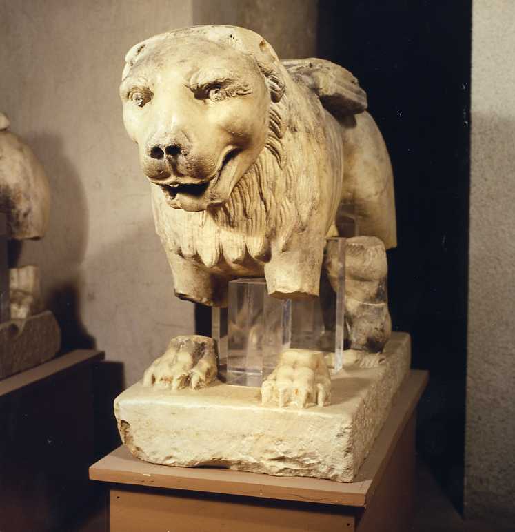 leonessa (scultura, elemento d'insieme) di Nicola Monteforte da (sec. XIV)