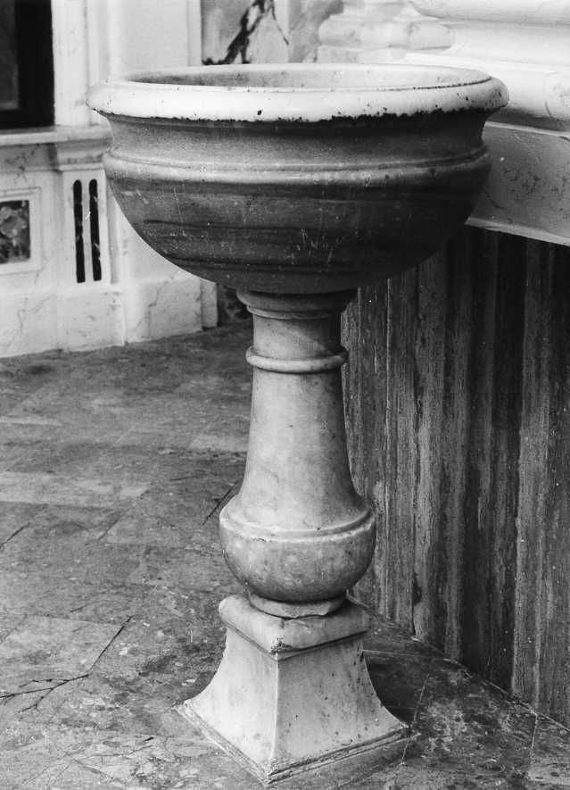 acquasantiera - a fusto - bottega campana (sec. XVII)