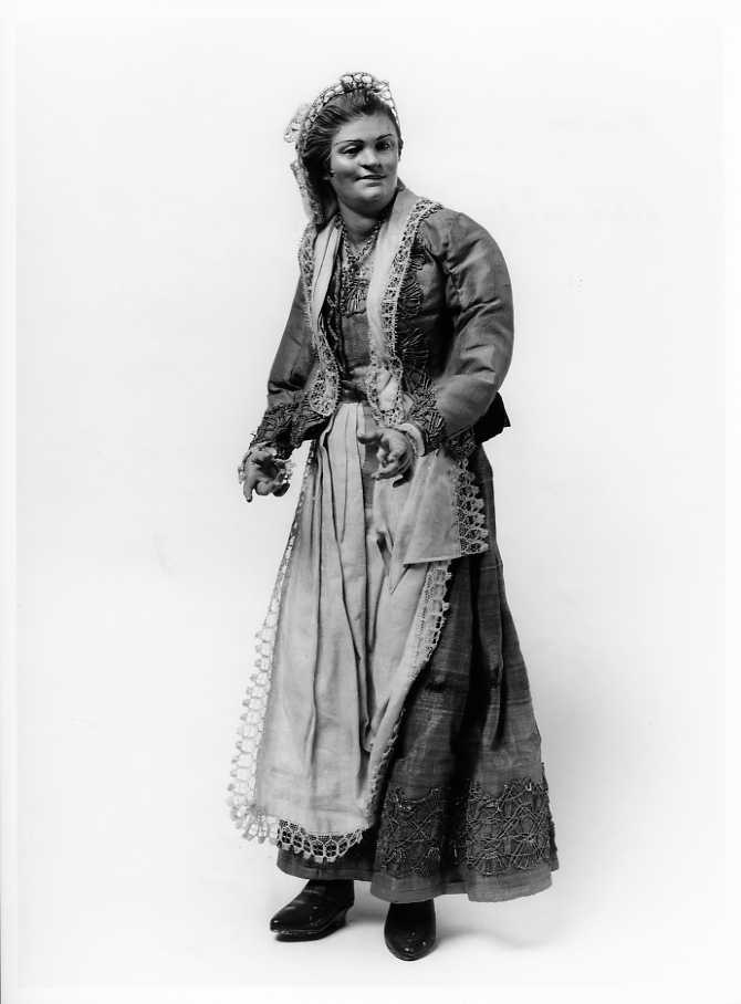 donna (statuetta di presepio) di Celebrano Camillo (bottega) (seconda metà sec. XVIII)