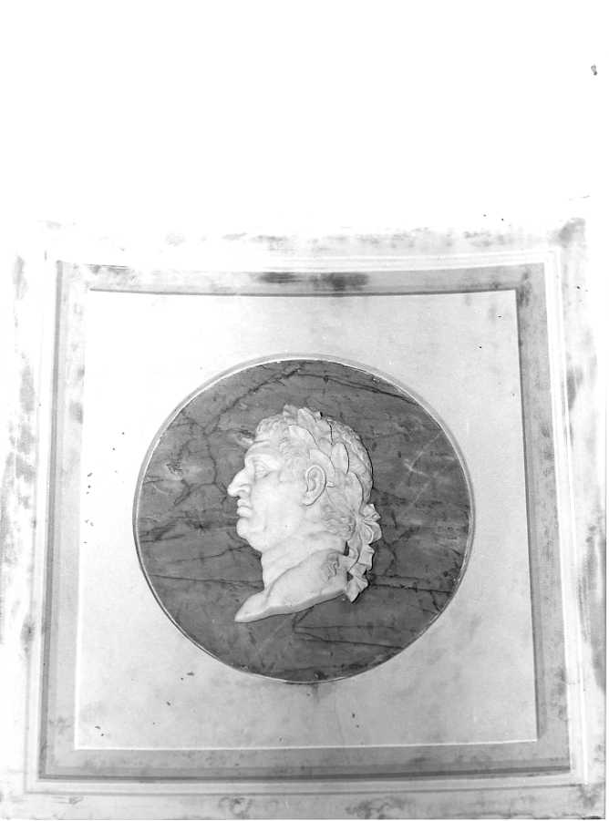 ritratto d'uomo di profilo (medaglione) di Foggini Giovanni Battista (seconda metà sec. XVIII)