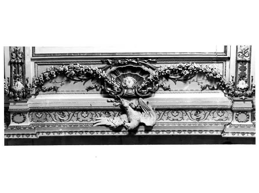 Sovrapporta con festoni, testine ed aquila, Decorazione architettonica (sovrapporta, elemento d'insieme) di Fiore Gennaro - bottega napoletana (seconda metà sec. XVIII)