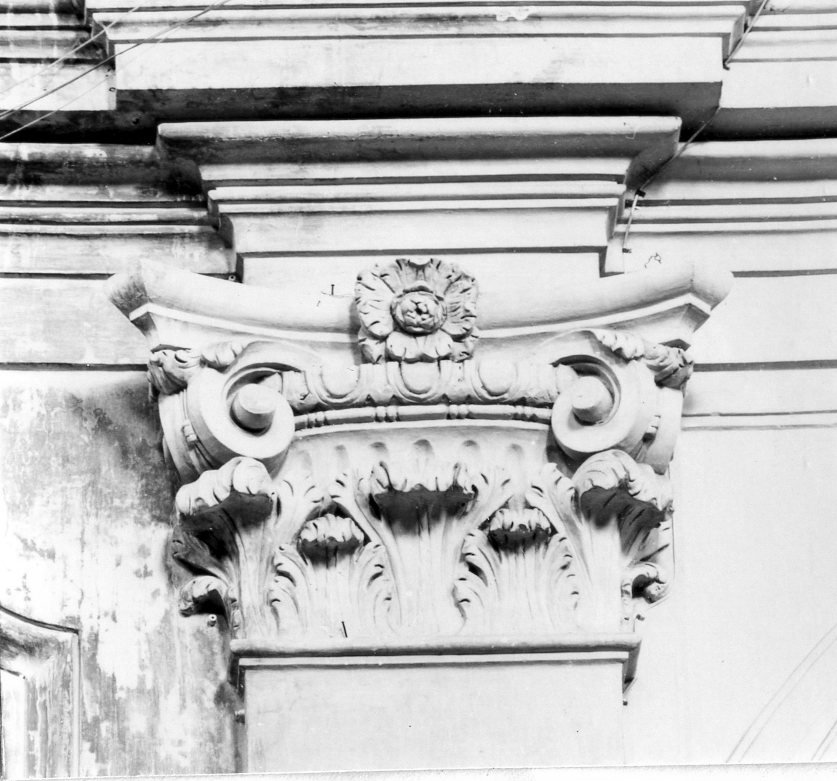 motivi decorativi a foglie d'acanto (capitello di lesena, serie) - bottega campana (prima metà sec. XVIII)