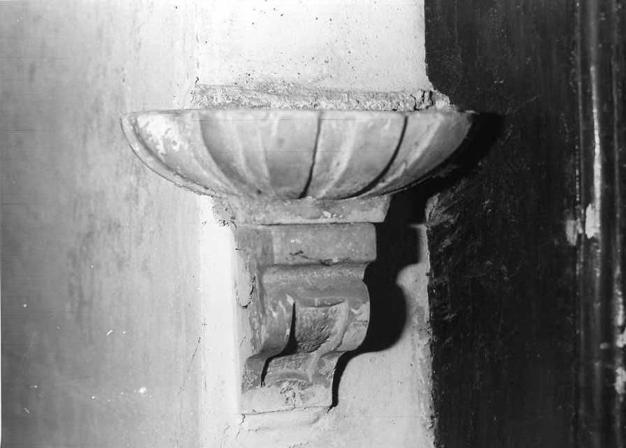 acquasantiera - a conchiglia - bottega campana (prima metà sec. XVIII)