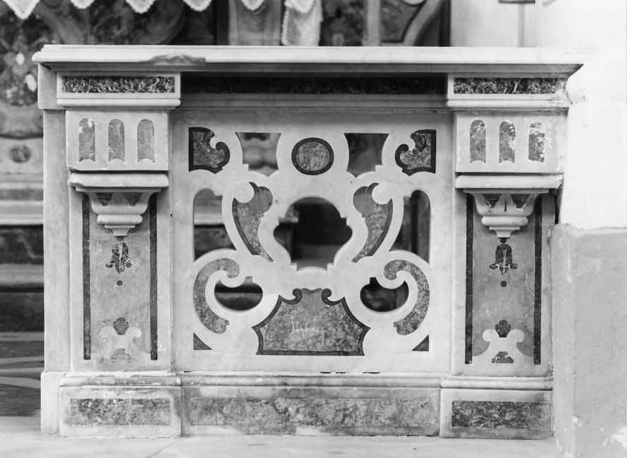 balaustrata di altare, serie - bottega napoletana (seconda metà sec. XVIII)