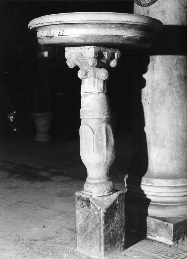 acquasantiera - bottega campana (sec. XVII)