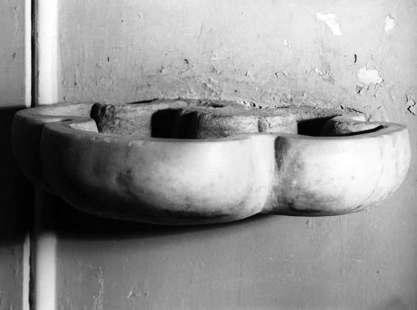 acquasantiera da parete - bottega campana (sec. XIX)