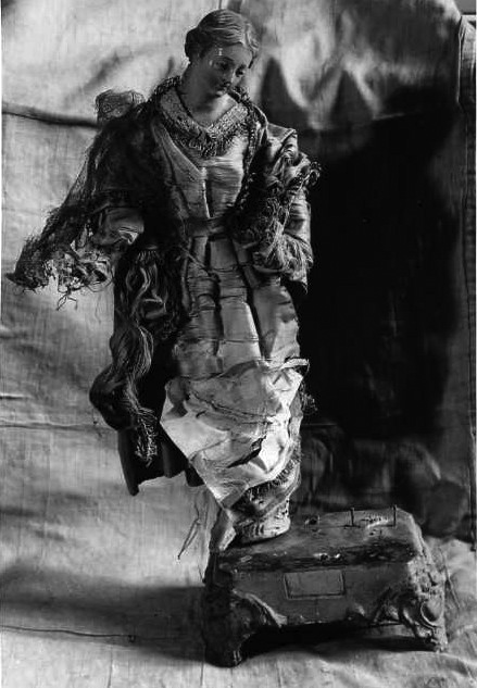 figura femminile (statua da presepio, elemento d'insieme) - bottega campana (fine/inizio secc. XVIII/ XIX)