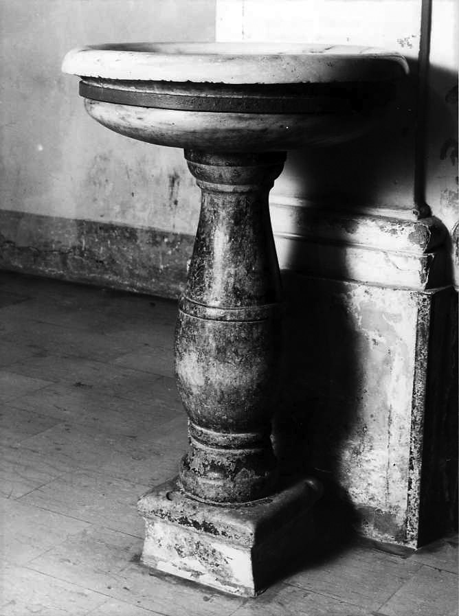 acquasantiera - bottega napoletana (prima metà sec. XVII)