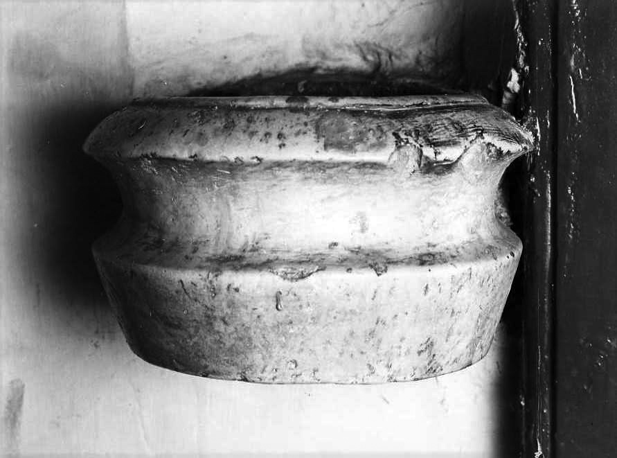 acquasantiera da parete - bottega campana (seconda metà sec. XIX)