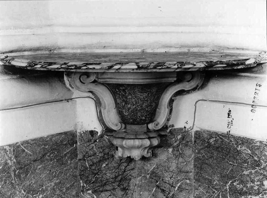 mensola - angolare di Di Lucca Antonio, Vanvitelli Luigi (sec. XVIII)