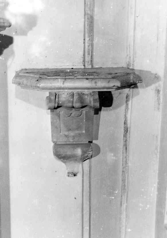 mensola - a voluta - bottega napoletana (sec. XVIII)