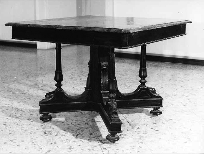 tavolo da centro - bottega napoletana (seconda metà sec. XIX)