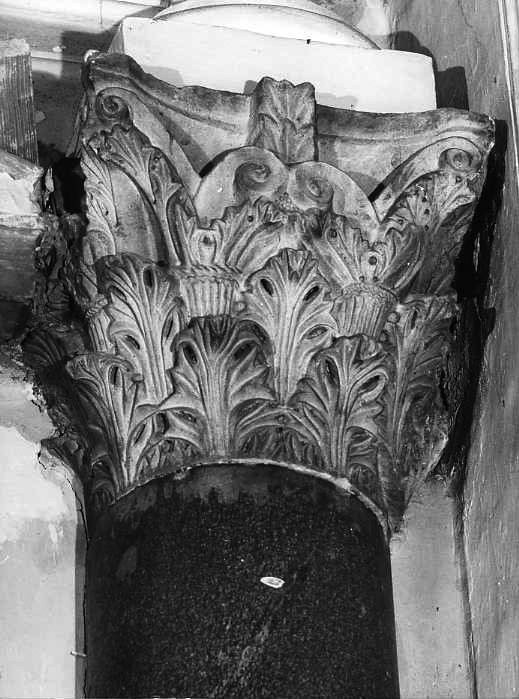 capitello, coppia - bottega campana (prima metà sec. XVIII)