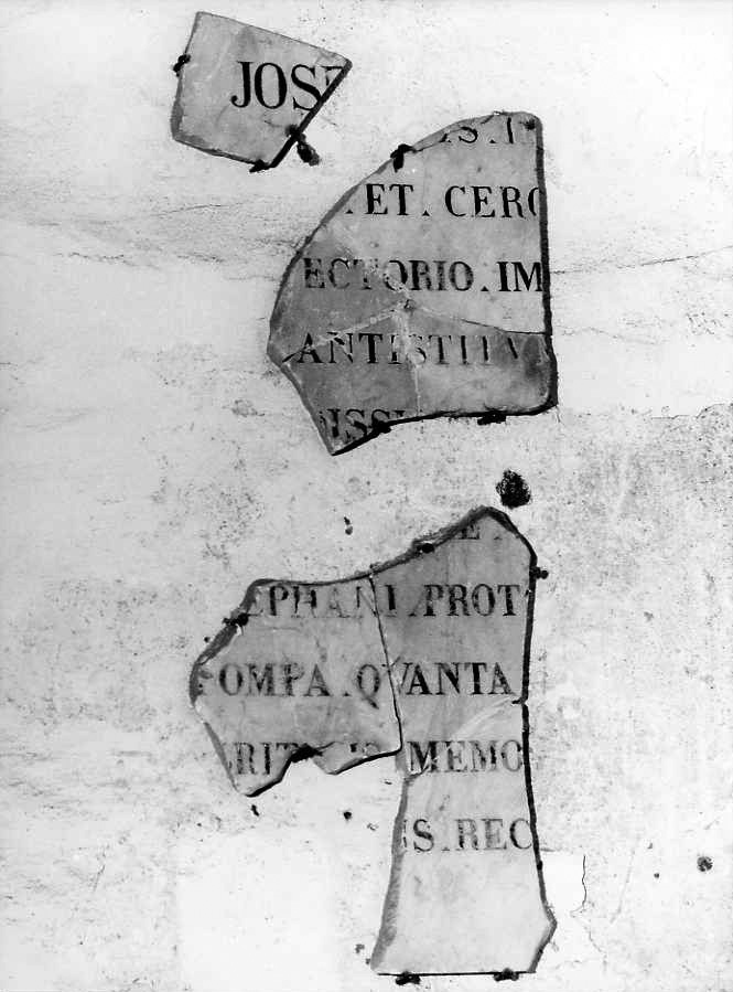 lapide documentaria, frammento - bottega campana (sec. XIX)