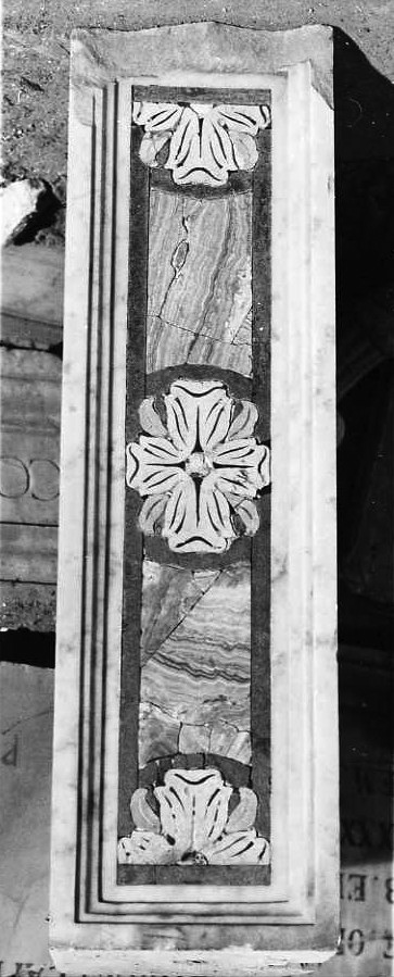 pilastro, elemento d'insieme - bottega napoletana (fine/inizio secc. XVIII/ XIX)