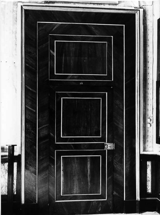 porta - ad un battente, serie - bottega campana (prima metà sec. XIX)