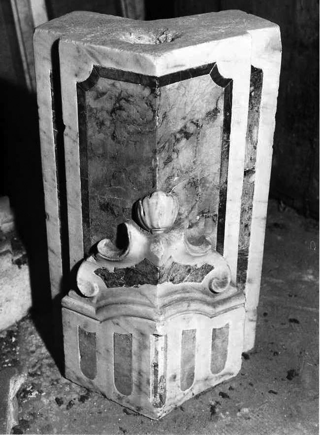 pilastro, frammento - bottega napoletana (sec. XVIII)