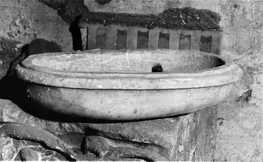 vasca, frammento - bottega napoletana (sec. XVII)