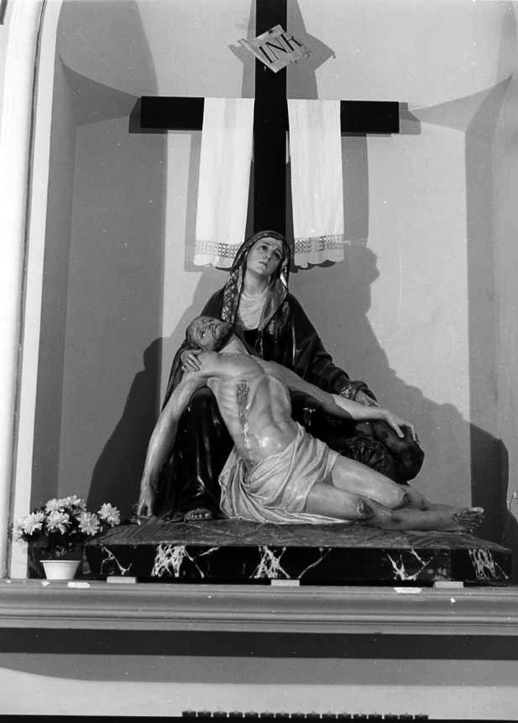 Pietà (gruppo scultoreo) - bottega campana (prima metà sec. XX)
