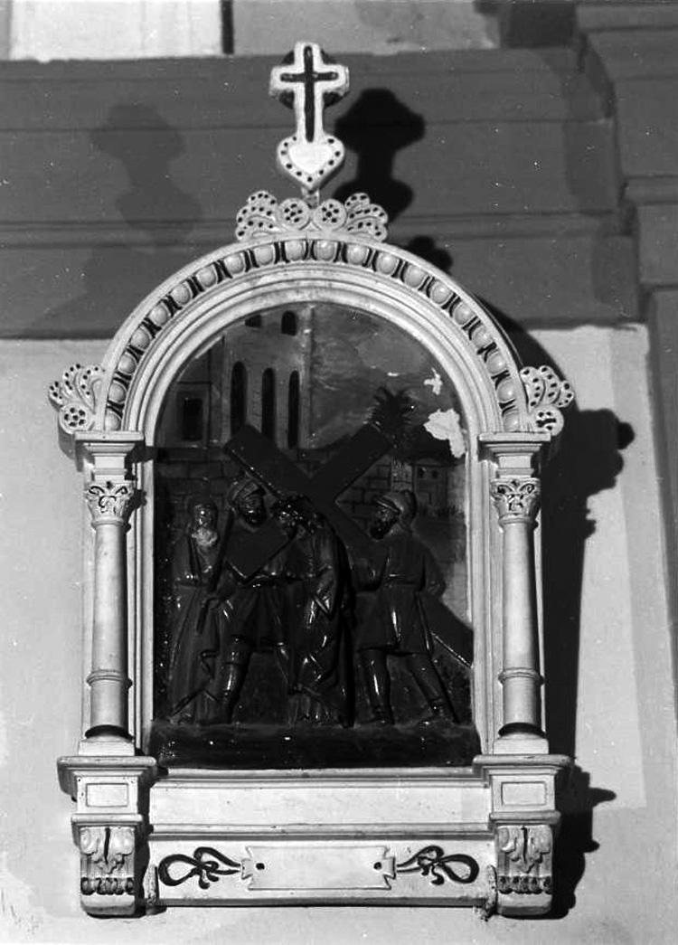 stazione II: Gesù caricato della croce (rilievo, elemento d'insieme) - bottega campana (sec. XIX)