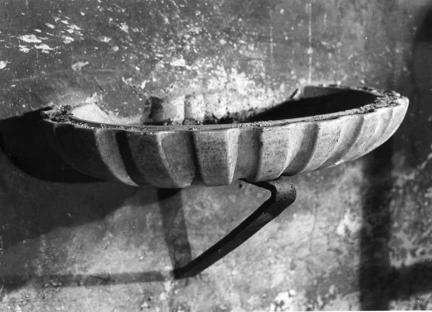 acquasantiera - a conchiglia, serie - bottega campana (fine sec. XIX)