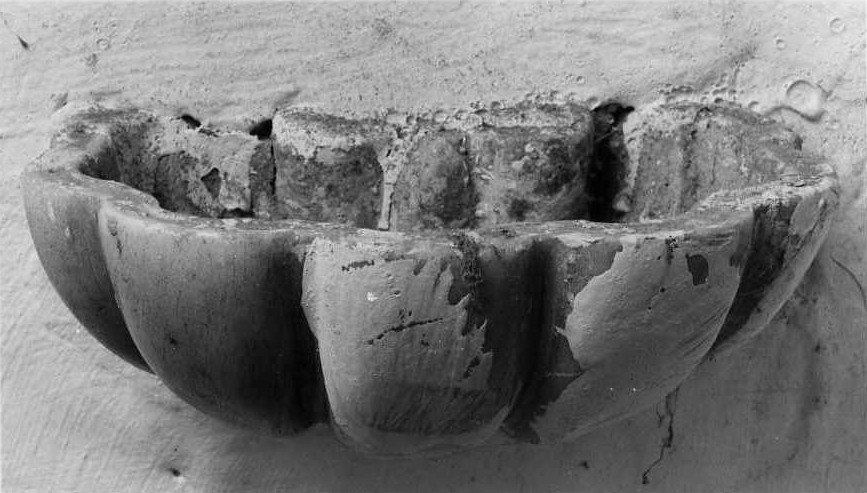 acquasantiera - a conchiglia - bottega campana (fine/inizio secc. XVI/ XVII)