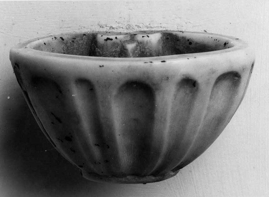 acquasantiera da parete - bottega campana (sec. XIX)