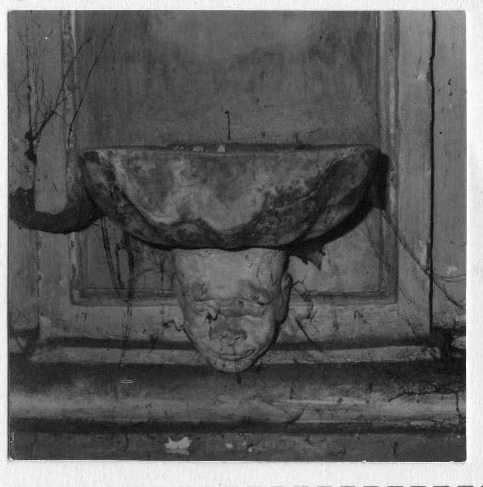 acquasantiera da parete, coppia - bottega campana (sec. XVIII)