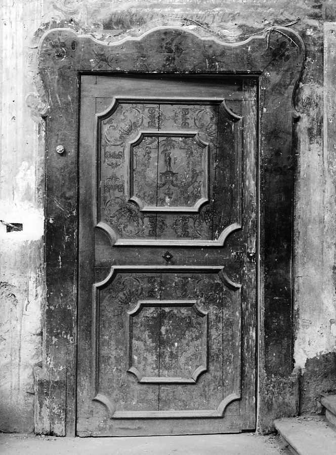 porta - ad un battente - bottega campana (prima metà sec. XVIII)