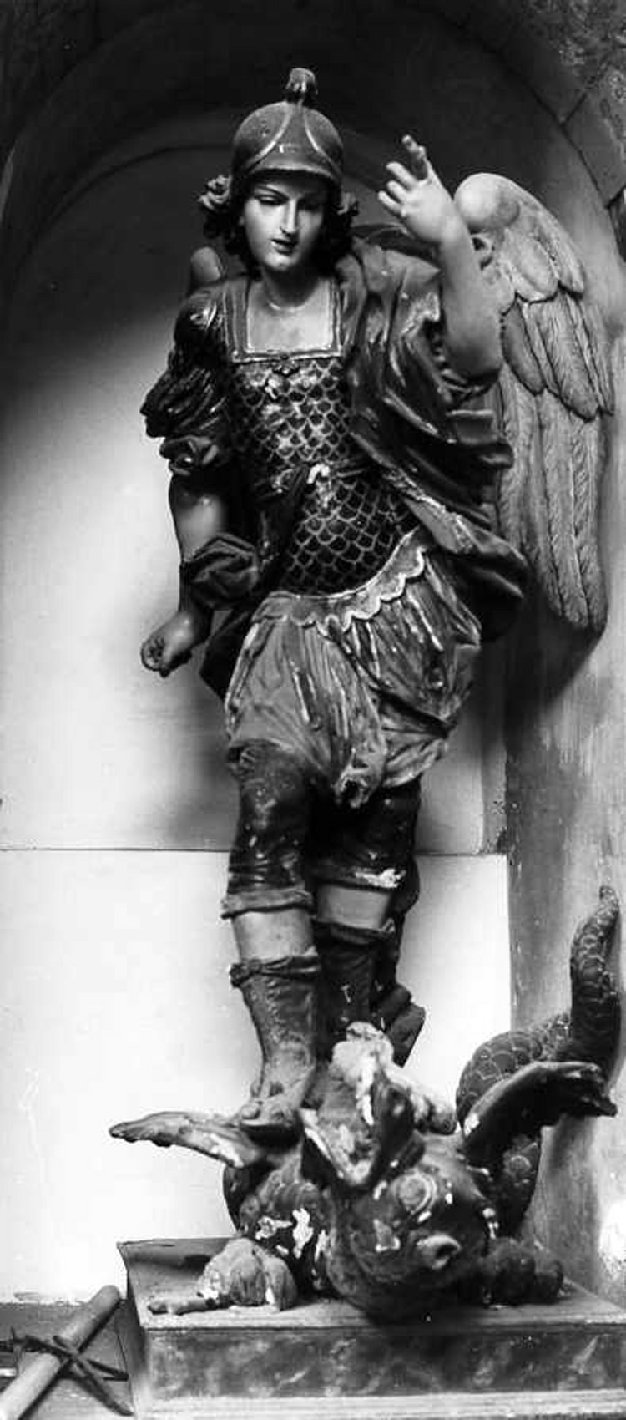San Michele Arcangelo combatte il drago (statua) - bottega napoletana (inizio sec. XVIII)