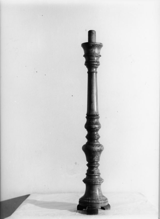 candeliere, coppia - bottega campana (prima metà sec. XX)