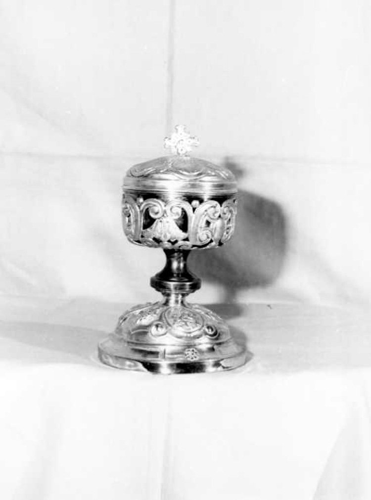 pisside - bottega campana (prima metà sec. XX)