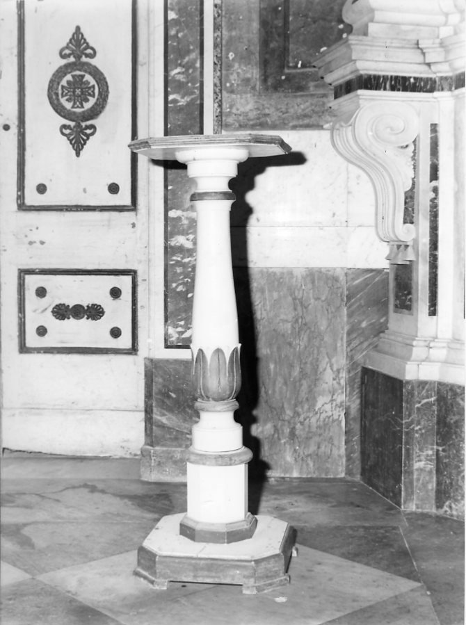 colonnina portavaso, serie - bottega campana (prima metà sec. XX)