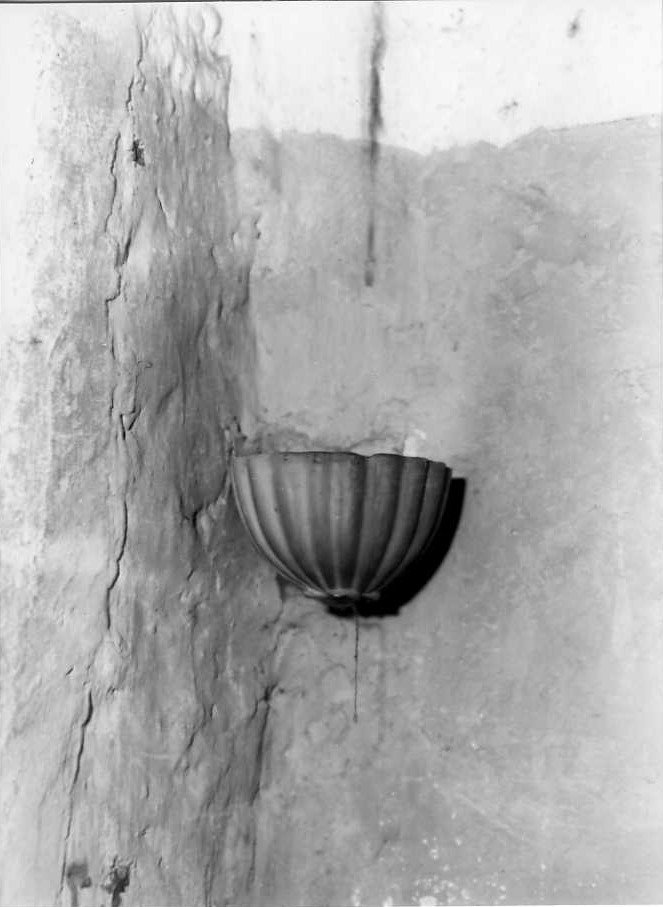 acquasantiera - a conchiglia - bottega campana (sec. XVIII)