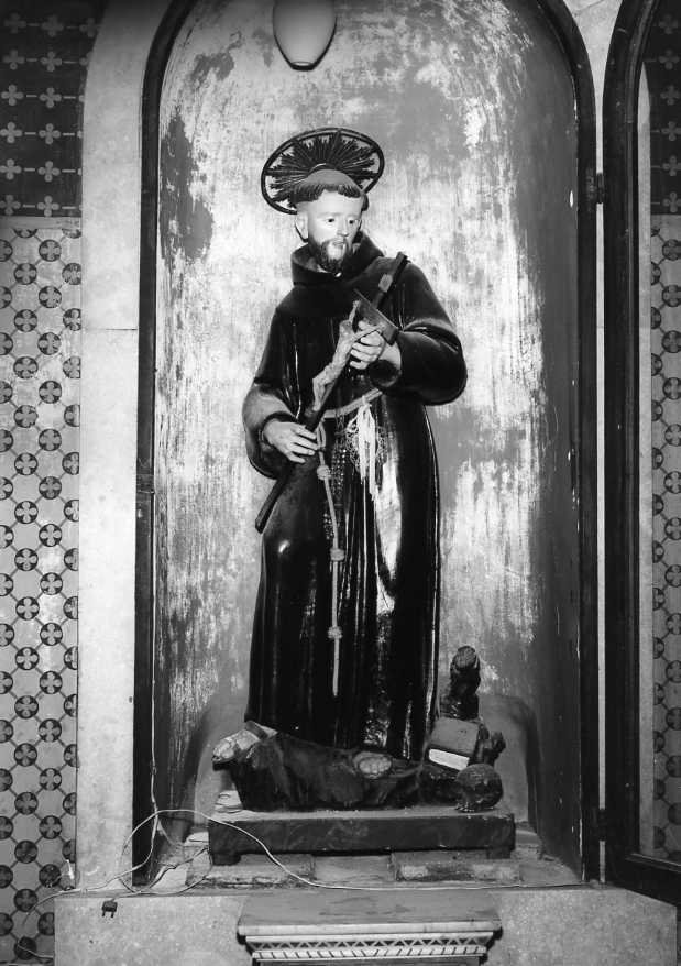 San Francesco d'Assisi abbraccia Cristo crocifisso (statua) - bottega campana (sec. XVIII)