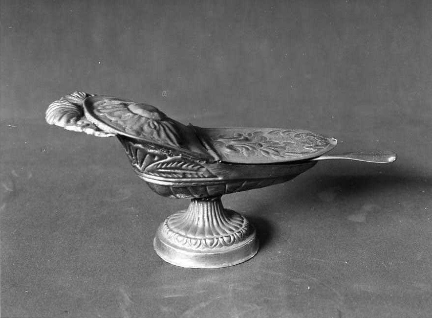 motivi decorativi vegetali (navicella portaincenso - a galeone) - bottega napoletana (sec. XIX)