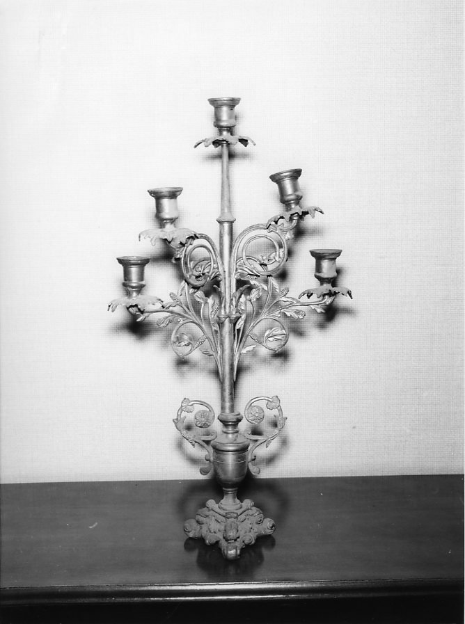 candelabro, coppia - bottega campana (prima metà sec. XX)