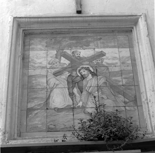 Cristo portacroce (decorazione a smalto, elemento d'insieme) - bottega campana (secc. XVIII/ XIX)