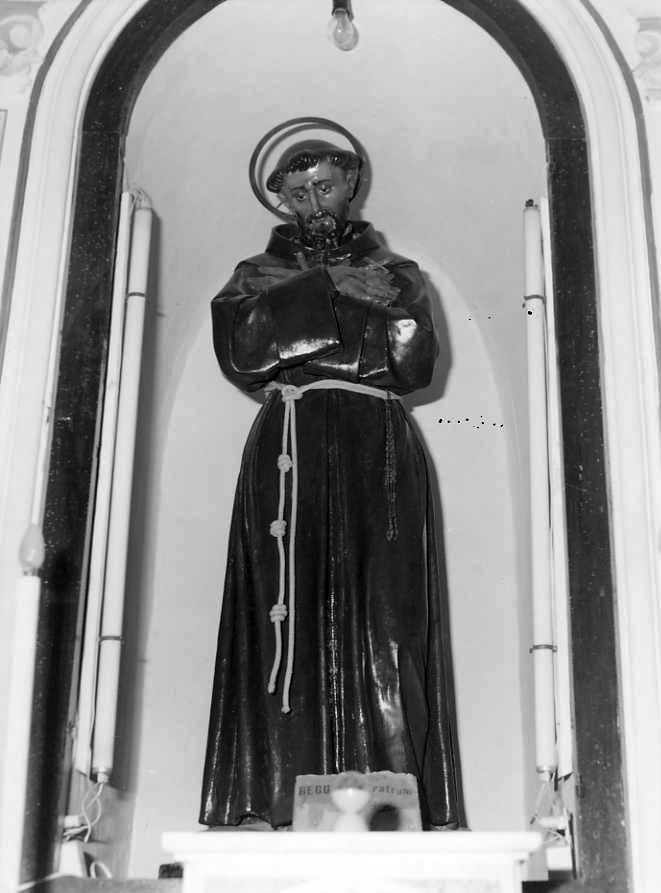San Francesco d'Assisi (statua) di Cavariello Raffaele (sec. XX)