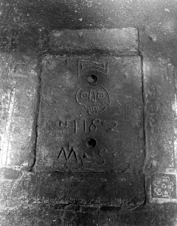 lastra tombale - bottega campana (sec. XVIII)