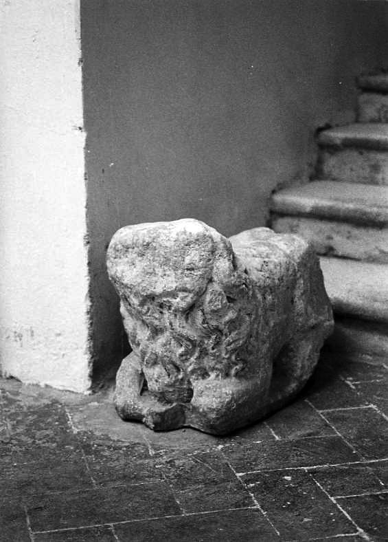scultura, elemento d'insieme - bottega Italia meridionale (secc. XIII/ XIV)